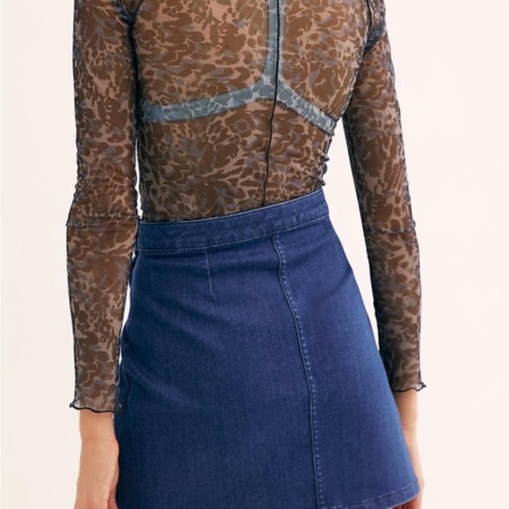 Free People Denim Mini Skirt Blue Notched Front Asymmetrical Wrap Button Size 6 - Picture 3 of 7